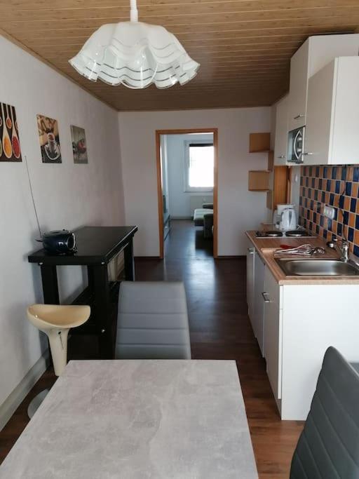 Kleine Wohnung Fuer Monteure Und Dienstreisen Zwickau Luaran gambar