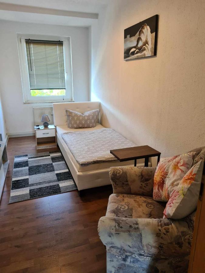 Kleine Wohnung Fuer Monteure Und Dienstreisen Zwickau Luaran gambar